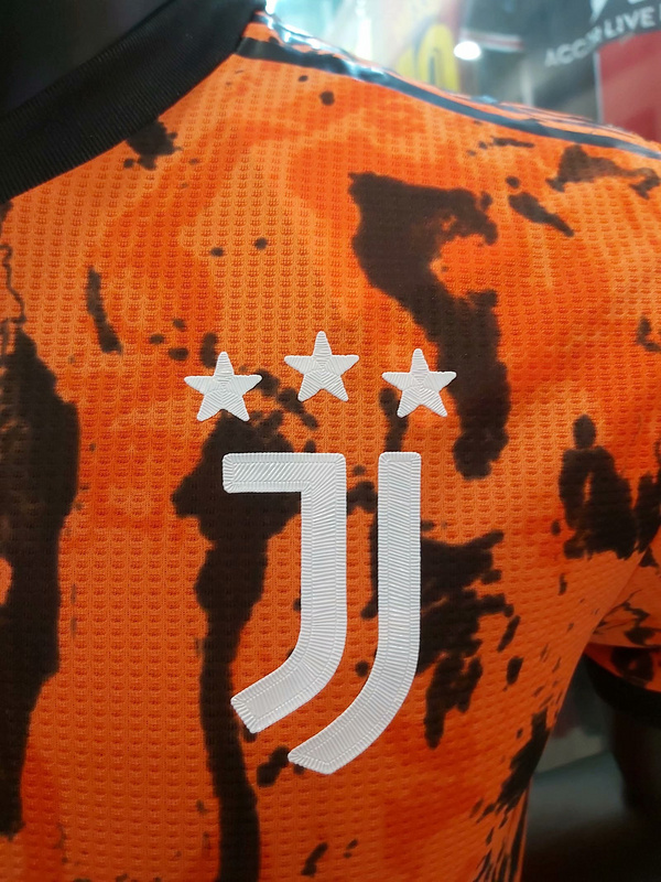 2021 Juventus second away game orange